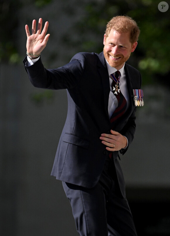 Le prince Harry, duc de Sussex arrive à la célébration du 10ème anniversaire des Invictus Games, en la cathédrale Saint-Paul à Londres, le 8 mai 2024. Venu sans sa femme et ses enfants, il ne rencontrera pas son père qui lutte actuellement contre un cancer. © Zahu/Backgrid UK/Bestimage 