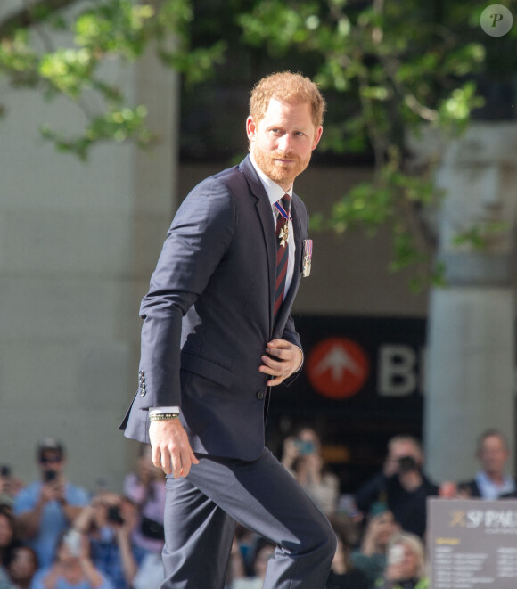 Le prince Harry, duc de Sussex arrive à la célébration du 10ème anniversaire des Invictus Games, en la cathédrale Saint-Paul à Londres, le 8 mai 2024. Venu sans sa femme et ses enfants, il ne rencontrera pas son père qui lutte actuellement contre un cancer. © Tayfun Salci/ZUMA Press/Bestimage 