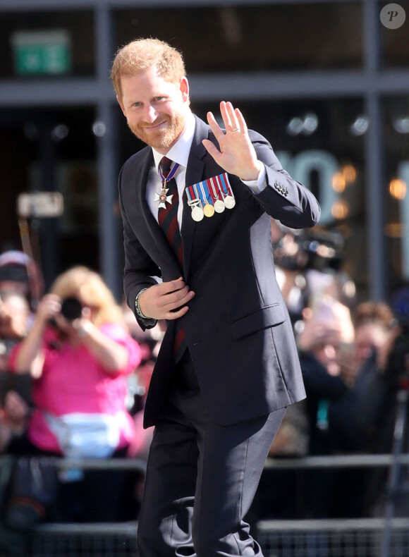 Le prince Harry, duc de Sussex arrive à la célébration du 10ème anniversaire des Invictus Games, en la cathédrale Saint-Paul à Londres, le 8 mai 2024. Venu sans sa femme et ses enfants, il ne rencontrera pas son père qui lutte actuellement contre un cancer. 