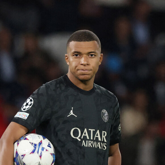 Kylian Mbappé a fait une grande annonce à ses fans ce vendredi via ses réseaux sociaux.
Kylian Mbappé lors d'un match de football du 1er tour du groupe F de la Ligue des champions de l'UEFA entre le Paris Saint-Germain (PSG) et le Borussia Dortmund (BVB) au stade du Parc des Princes à Paris, en France. (Xinhua/Gao Jing)