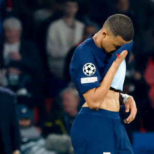 Sans surprise aucune, Kylian Mbappé a annoncé quitter le PSG à la fin de la saison
Kylian Mbappé du Paris Saint-Germain lors du match de la demi-finale retour de l'UEFA Champions League entre le Paris Saint-Germain et le Borussia Dortmund à Paris, France, le 7 mai 2024.