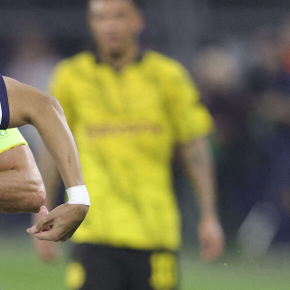 Kylian Mbappé du Paris Saint Germain joue le ballon, en individuelle face à Dortmund, le 1er mai 2024.
