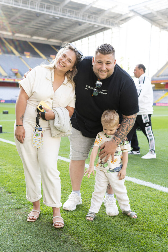 Exclusif - Daniela et Nico Capone et leur fils - 3ème édition de la rencontre de football caritative "Match des héros" entre le "RC Lens Légendes" et "L'équipe Unicef" au stade Bollaert-Delelis à Lens le 6 juin 2023. © Pierre Perusseau / Bestimage