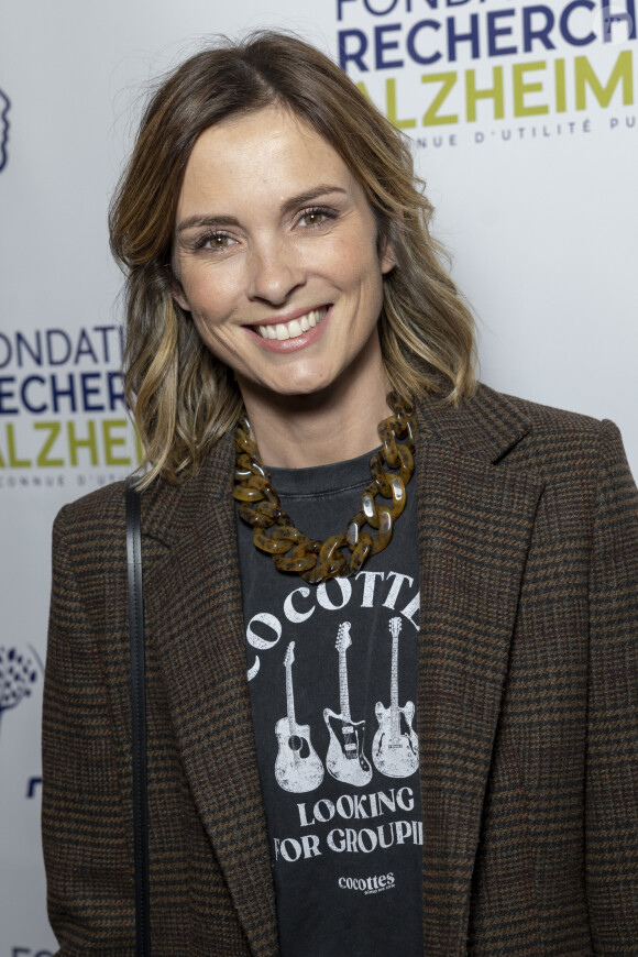 Isabelle Ithurburu au photocall du concert du gala des 20 ans de la fondation Recherche Alzheimer "2 générations chantent pour la 3ème" à l'Olympia à Paris le 18 mars 2024. © Cyril Moreau / Bestimage