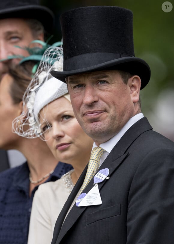 Après son divorce, il avait passé quatre ans avec Lindsay.
Lindsay Wallace et son compagnon Peter Phillips lors du cinquième et dernier jour de la Royal Ascot 2022 à l'hippodrome d'Ascot, Berkshire, Royaume Uni, le 18 juin 2022. 