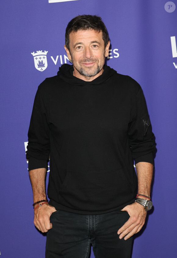 Patrick Bruel - Festival de Vincennes "Au dela de l' écran" le 19 Novembre 2023. Du 16 au 19 novembre s'est tenue à Vincennes la 5ème biennale du festival " Au delà de l'écran ". L'édition de cette année était dédiée aux acteurs français qui se sont illustrés à l'étranger. Le festival s'est ouvert par un ballet urbain sur le thème de l'Opéra de Quat'sous revisité par 140 danseurs de l'académie Arts en mouvement. JJ. Annaud était l'invité d'honneur de cette soirée d'ouverture, et après une remise de la médaille de la ville par Madame le Maire C. Libert-Albanel, il a donné une masterclass animée par V. Perrot , suivie de la projection de son film culte " Le nom de la rose " en version remasteurisée. Le film ressortira sur les écrans le 24 février 2024. Vendredi 17, J. Perrin a été mis à l'honneur par C.-Gavras qui a évoqué les grands moments de sa carrière et présenté le film espagnol " Le chevalier à la rose rouge " de Steno, en présence des enfants du cinéaste M. Simonet, L. Perrin et M. Perrin, et de ses proches collaborateurs de chez Galatée Films. Samedi 18, un hommage à Jean-Louis Trintignant a été célébré en présence de son épouse M. Hoepfner-Trintignant et de son petit-fils L. Othnin-Girard. Après l'inauguration d'une plaque au 108 rue de Montreuil à Vincennes, maison que J-Louis Trintignant habita dans les années 50, I. Jacob a fait une lecture de poèmes mis en musique par D. Mille, suivie de la projection du film " Trois Couleurs - Rouge " de K. Kieslowski, sorti en 1994. Pour la séance du soir, P. Bruel et L. Riso sont venus présenter le film italien " Una famiglia ". Présenté en 2017 à la Mostra de Venise, ce film qui traite du trafic de nouveau-nés reste inédit en France. Dimanche 19, S. Bonnaire est venue présenter son film " J'enrage de son absence ", sorti en 2012 avec W. Hurt et A. Lamy. S. Bonnaire a dédié cette séance à sa maman, décédée il y a quelques mois. Et le festival s'est clôturé en présence de son parrain P. Richard. Après une surprise musicale par son fils O. Defaÿs et sa petite-fille M. Defaÿs, A. Chauveau, Directrice Générale déléguée de l'INA, lui a remis la Distinction Numérique rassemblant tous ses passages télévision et radio depuis le début de sa carrière. Plus de 140 heures de programme ! Le comédien a ensuite présenté le film italien inédit en France " L'angelo dei muri " avec le réalisateur L. Bianchini. Pour A. Chauveau, Directrice générale déléguée de l'INA, " P. Richard, au talent multiforme d'acteur, de réalisateur et de producteur, nous entraine depuis des décennies dans son univers fantaisiste, poétique et politique. C'est parce qu'il a marqué de son empreinte notre mémoire collective que l'INA a souhaité lui remettre ce prix si singulier. " La distinction numérique a été créée par l'INA afin de rendre hommage aux personnalités qui participent à l'enrichissement du patrimoine audiovisuel, numérique et culturel français. © Coadic Guirec/Bestimage