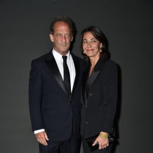 On l'attend sur le tapis rouge pour l'ouverture avec la présentation du film "Le Deuxième Acte", peut être en compagnie de sa bien-aimée Cécile Duffau
Vincent Lindon, président du jury, et sa compagne Cécile Duffau - Photocall de la soirée "Women In Motion" par Kering au Château de la Castre lors du 75ème Festival International du Film de Cannes. Le 22 mai 2022 © Olivier Borde / Bestimage