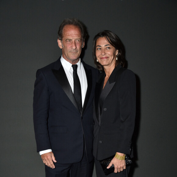 On l'attend sur le tapis rouge pour l'ouverture avec la présentation du film "Le Deuxième Acte", peut être en compagnie de sa bien-aimée Cécile Duffau
Vincent Lindon, président du jury, et sa compagne Cécile Duffau - Photocall de la soirée "Women In Motion" par Kering au Château de la Castre lors du 75ème Festival International du Film de Cannes. Le 22 mai 2022 © Olivier Borde / Bestimage