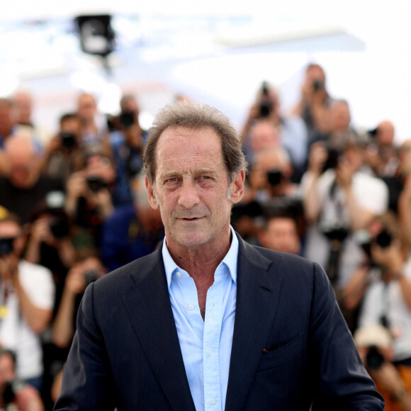 Vincent Lindon (président du jury) lors du photocall du jury officiel lors du 75ème Festival International du Film de Cannes, au Palais des Festivals de Cannes à Cannes, France, le 17 mai 2022. © Dominique Jacovides/Bestimage