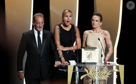 Vincent Lindon, Julia Ducournau (Palme d'Or pour "Titane"), Agathe Rousselle - Cérémonie de clôture du 74ème Festival International du Film de Cannes, le 17 juillet 2021. © Borde-Jacovides-Moreau/Bestimage