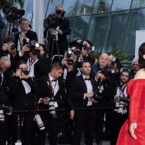 Juliette Binoche - Montée des marches du film « Le deuxième acte » pour la cérémonie d’ouverture du 77ème Festival International du Film de Cannes, au Palais des Festivals à Cannes. Le 14 mai 2024 © Olivier Borde / Bestimage  Red carpet of the movie « The Second act » for the opening of the 77th Cannes International Film Festival at the Palais des Festivals in Cannes, France. On may 14th 2024 