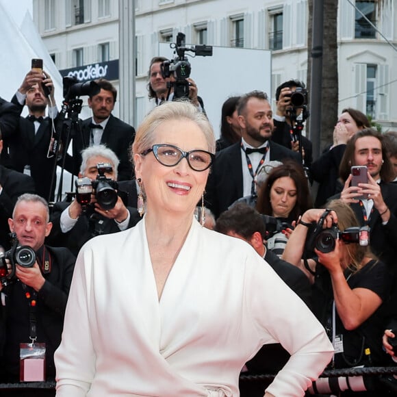 Meryl Streep - Montée des marches du film " Le deuxième acte " pour la cérémonie d'ouverture du 77ème Festival International du Film de Cannes, au Palais des Festivals à Cannes. Le 14 mai 2024 © Jacovides-Moreau / Bestimage 