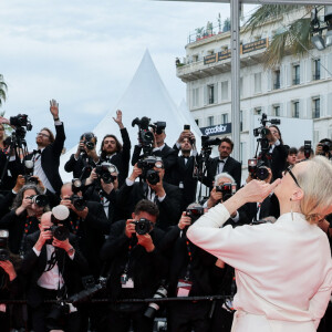 Meryl Streep - Montée des marches du film " Le deuxième acte " pour la cérémonie d'ouverture du 77ème Festival International du Film de Cannes, au Palais des Festivals à Cannes. Le 14 mai 2024 © Jacovides-Moreau / Bestimage 