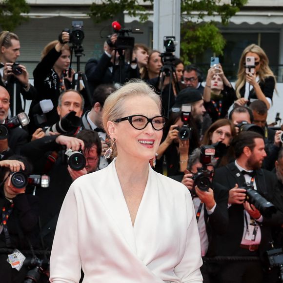 Meryl Streep - Montée des marches du film " Le deuxième acte " pour la cérémonie d'ouverture du 77ème Festival International du Film de Cannes, au Palais des Festivals à Cannes. Le 14 mai 2024 © Jacovides-Moreau / Bestimage 