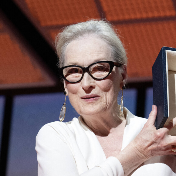 Meryl Streep recevant sa Palme d'Or d'honneur lors du 77e Festival de Cannes le 14 mai 2024. Photo by David NIVIERE/ABACAPRESS.COM