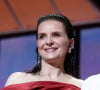 Meryl Streep recevant sa Palme d'honneur lors du 77e Festival de Cannes le 14 mai 2024, avec Juliette Binoche. Photo by David NIVIERE/ABACAPRESS.COM