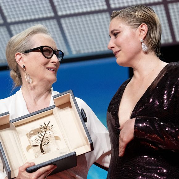 Meryl Streep recevant sa Palme d'Or d'honneur lors du 77e Festival de Cannes le 14 mai 2024, avec Greta Gerwig, France. Photo by David NIVIERE/ABACAPRESS.COM