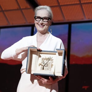 Meryl Streep recevant sa Palme d'Or d'honneur lors du 77e Festival de Cannes le 14 mai 2024. Photo by David NIVIERE/ABACAPRESS.COM