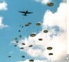 Pour sa soirée du jeudi 6 juin, France 2 a prévu de miser sur un documentaire autour du Débarquement
Archives - Illustration - Parachutistes, 50e anniversaire du débarquement allié en Normandie en 1994.