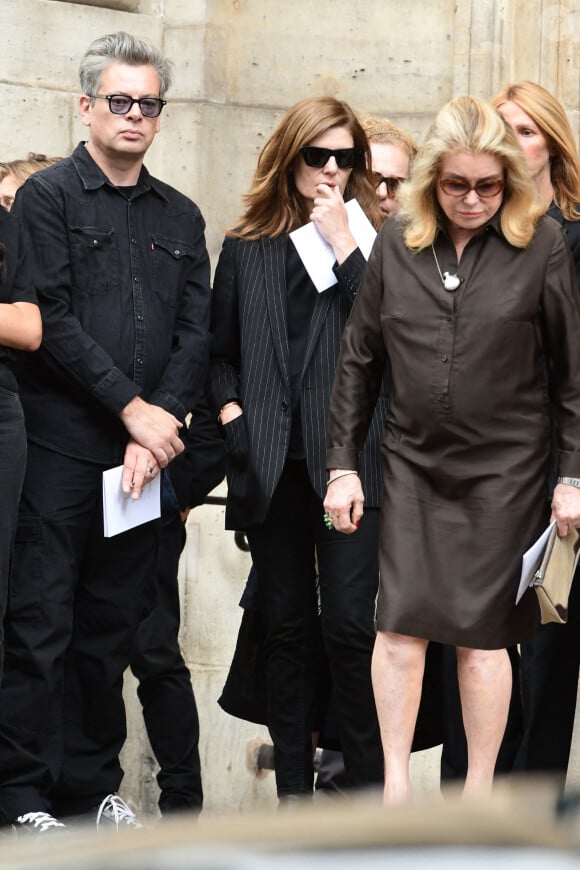 Benjamin Biolay, Chiara Mastroianni, Catherine Deneuve - Sorties des obsèques de Jane Birkin en l'église Saint-Roch à Paris. Le 24 juillet 2023 © Jacovides-KD Niko / Bestimage 