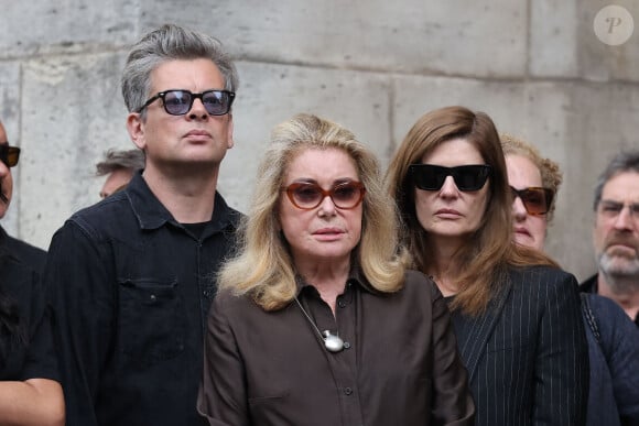 Benjamin Biolay, Catherine Deneuve, Chiara Mastroianni - Sorties des célébrités aux obsèques de Jane Birkin en l'église Saint-Roch à Paris. Le 24 juillet 2023 © Jacovides-KD Niko / Bestimage 