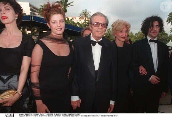 Et était aussi la fille de Marcello Mastroianni. 
Marcello Mastroianni et Chiara Mastroianni - Festival de Cannes 1996