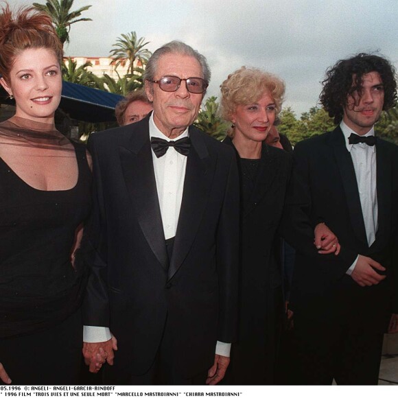 Et était aussi la fille de Marcello Mastroianni. 
Marcello Mastroianni et Chiara Mastroianni - Festival de Cannes 1996