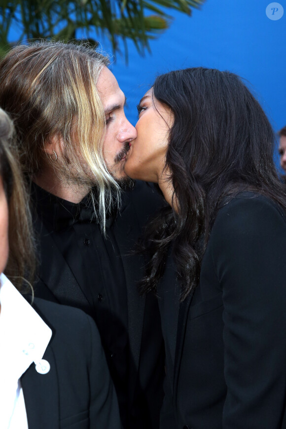 Invités à l'occasion de l'hommage au cinéma d'animation et la présentations de Kahlil Ghibran's The Prophet lors du 67e Festival du film de Cannes, les amoureux avaient ainsi pu rencontre de Valentina Pinault
Exclusif - Zoe Saldana et son mari Marco Perego s'embrassent lors de l'hommage au cinéma d'animation lors du 67ème festival du film de Cannes, le 17 mai 2014. 