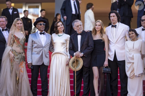 Outre le choix de la robe, ce qui a surpris, c'est l'incroyable ressemble de Romy avec ses parents.
Romy Croquet et son grand-père Francis Ford Coppola à la montée des marches du 77ᵉ Festival International du Film de Cannes, au Palais des Festivals à Cannes. Le 16 mai 2024 © Olivier Borde / Bestimage