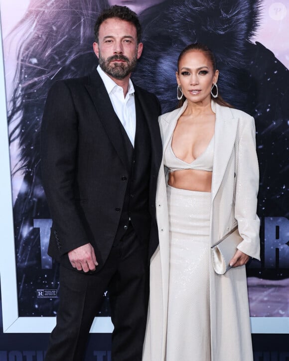 Ben Affleck et sa femme Jennifer Lopez à la première du film "The Mother" à Los Angeles, le 10 mai 2023. 