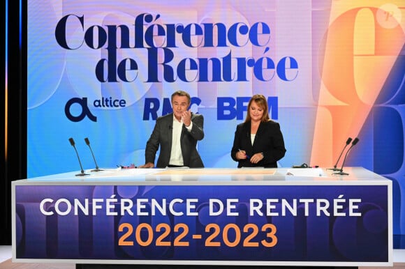 La journaliste présente à ses côtés "La Première édition", ce qui lui impose un rythme forcément très décalé.
Christophe Delay et Adeline François - Conférence de rentrée 2022/2023 BFM TV à Paris le 6 septembre 2022. © Coadic Guirec/Bestimage