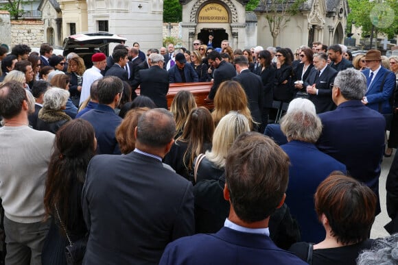 Exclusif - Illustration du cercueil - Obsèques du producteur François Bennaceur (Ben Naceur) au cimetière ancien de Neuilly-sur-Seine, France, le 13 mai 2024. 