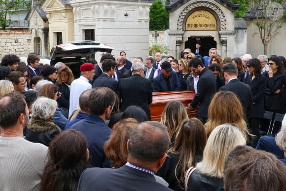 Exclusif - Illustration du cercueil - Obsèques du producteur François Bennaceur (Ben Naceur) au cimetière ancien de Neuilly-sur-Seine, France, le 13 mai 2024. 