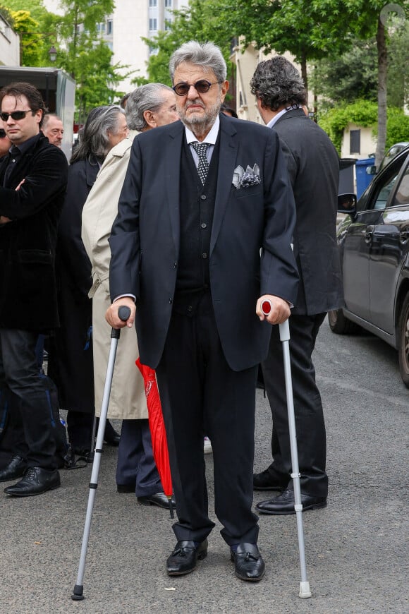 Exclusif - La famille et les proches - Obsèques du producteur François Bennaceur (Ben Naceur) au cimetière ancien de Neuilly-sur-Seine, France, le 13 mai 2024. 