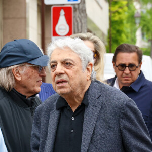 Enrico Macias était présent aux obsèques
Exclusif - Alexandre Arcady et Enrico Macias - Obsèques du producteur François Bennaceur (Ben Naceur) au cimetière ancien de Neuilly-sur-Seine, France, le 13 mai 2024. 
