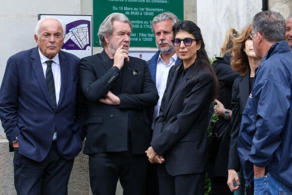 Exclusif - Christian Bîmes, Luc Duchêne et sa femme Hoda Roche - Obsèques du producteur François Bennaceur (Ben Naceur) au cimetière ancien de Neuilly-sur-Seine, France, le 13 mai 2024. 