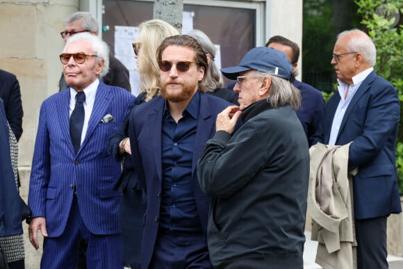 Exclusif - Jean-Daniel Lorieux, Jean Sarkozy, Alexandre Arcady - Obsèques du producteur François Bennaceur (Ben Naceur) au cimetière ancien de Neuilly-sur-Seine, France, le 13 mai 2024. 