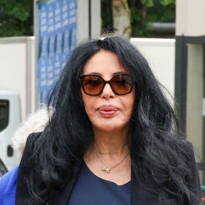 Exclusif - Isabelle Adjani, Yamina Benguigui - Obsèques du producteur François Bennaceur (Ben Naceur) au cimetière ancien de Neuilly-sur-Seine, France, le 13 mai 2024. 