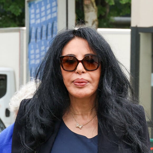 Exclusif - Isabelle Adjani, Yamina Benguigui - Obsèques du producteur François Bennaceur (Ben Naceur) au cimetière ancien de Neuilly-sur-Seine, France, le 13 mai 2024. 