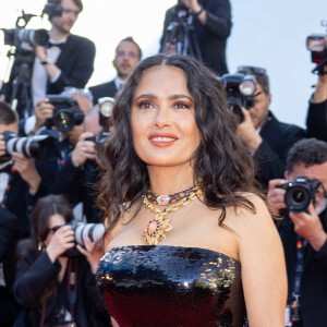 Salma Hayek - Montée des marches du film " Emilia Perez " lors du 77ème Festival International du Film de Cannes, au Palais des Festivals à Cannes. Le 18 mai 2024 © Jacovides-Moreau / Bestimage 