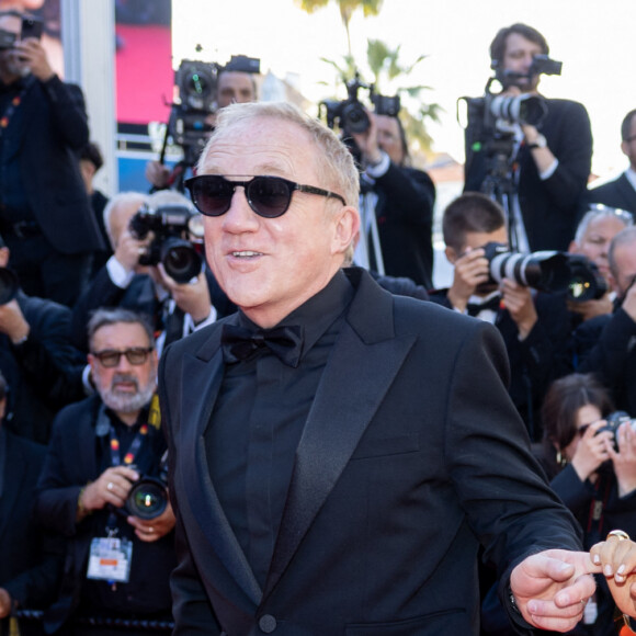 François-Henri Pinault et sa femme Salma Hayek - Montée des marches du film " Emilia Perez " lors du 77ème Festival International du Film de Cannes, au Palais des Festivals à Cannes. Le 18 mai 2024 © Jacovides-Moreau / Bestimage 