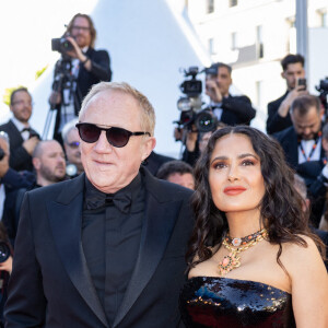 François-Henri Pinault et sa femme Salma Hayek - Montée des marches du film " Emilia Perez " lors du 77ème Festival International du Film de Cannes, au Palais des Festivals à Cannes. Le 18 mai 2024 © Jacovides-Moreau / Bestimage 