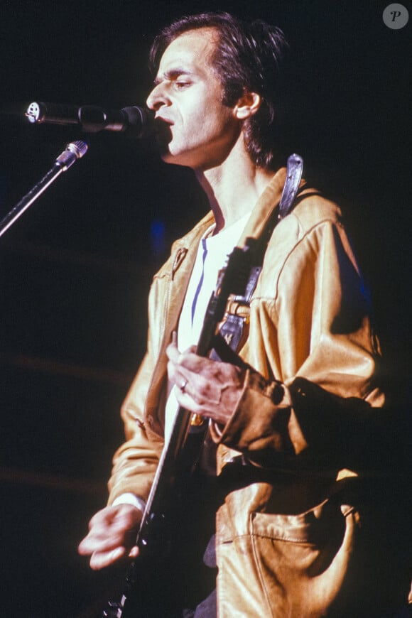 La star préférée des Français a accepté de lui écrire une chanson sur la résistance, chantée par ses élèves de CM1.
Concert de Jean Jacques Goldman au Forest National à Bruxelles en 1991 - Photo by Quinet JM/Belpress/ANDBZ/ABACAPRESS.COM