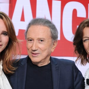 Exclusif - Geraldine Danon, Michel Drucker et Carole Gaessler - Enregistrement de l'émission Vivement dimanche au studio Gabriel, présentée par M.Drucker et diffusée sur France 3 le 15 octobre 2023. © Guillaume Gaffiot / Bestimage