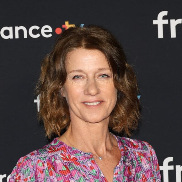 Carole Gaessler au photocall pour la conférence de presse de rentrée de France TV à la Grande Halle de la Villette à Paris, France, le 11 juillet 2023. © Coadic Guirec/Bestimage