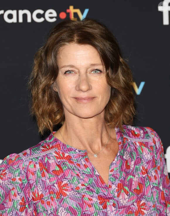 Carole Gaessler au photocall pour la conférence de presse de rentrée de France TV à la Grande Halle de la Villette à Paris, France, le 11 juillet 2023. © Coadic Guirec/Bestimage