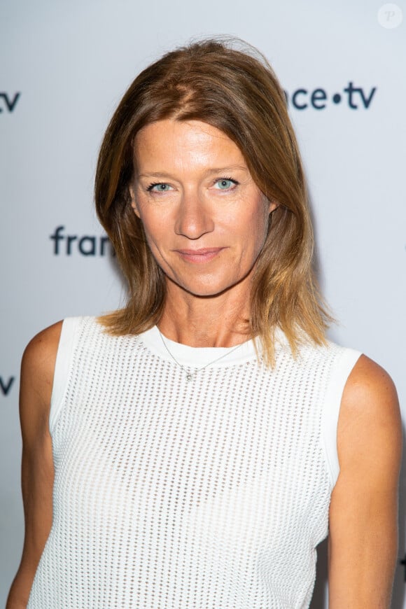 Carole Gaessler lors du photocall dans le cadre de la conférence de presse de France Télévisions au Pavillon Gabriel à Paris, France, le 24 août 2021. © Pierre Perusseau/Bestimage 