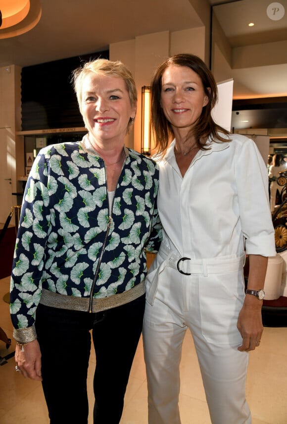 Eliise Lucet et Carole Gaessler au photocall de la conférence de presse de France 2 au théâtre Marigny à Paris le 18 juin 2019 © Coadic Guirec / Bestimage