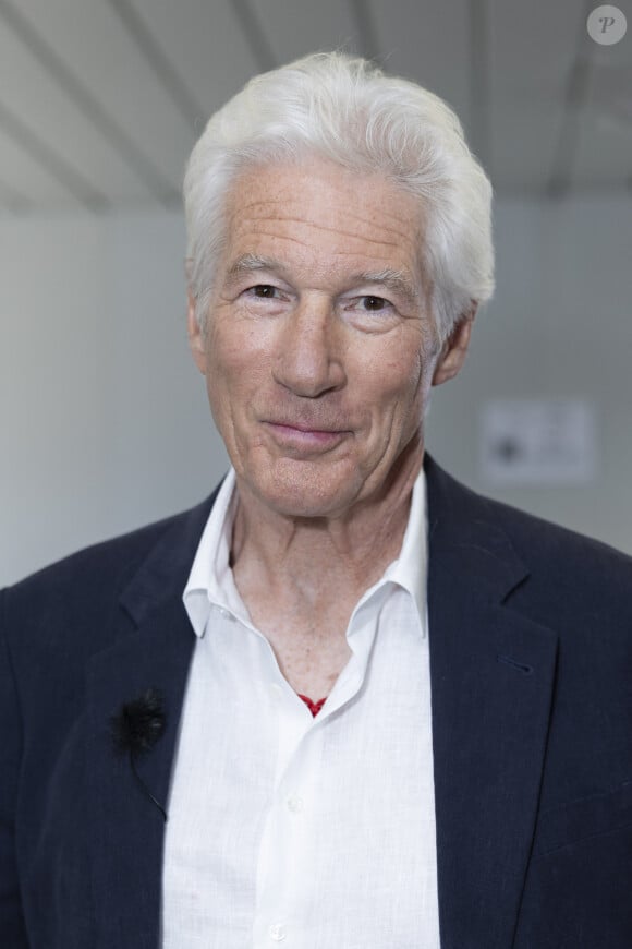 Exclusif - Richard Gere lors de l'enregistrement du "20h30 le dimanche" (19/05/24) avec Laurent Delahousse lors du 77ème Festival International du Film de Cannes, France, le 17 mai 2024. © Olivier Borde/Bestimage  Exclusive - For Germany Call For Price - Recording of "8:30 p.m. on Sunday" with Laurent Delahousse during the 77th Cannes International Film Festival, France, May 17, 2024.