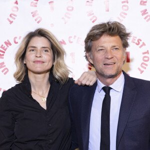 Alice Taglioni, Laurent Delahousse au photocall des invités au dîner de gala de l'association "Un rien c'est tout" au musée de l'armée aux Invalides à Paris le 7 mars 2024. Un Rien C'est Tout est une association à but non lucratif loi 1901 créée en septembre 2016 et implantée à Bordeaux Depuis 2017, plus de 3,7 millions d'euros de dons collectés pour 270 projets solidaires réalisés, hébergés sous quatre grandes causes : Droit à la dignité, enfance, santé et environnement. Le principe : proposer aux clients des partenaires de donner un euro ou d'arrondir le prix des achats. Tous ces petits riens permettent de gérer de grands projets. © Cyril Moreau / Bestimage  Photocall of guests at the gala dinner for the association "Un rien c'est tout" at the Musée de l'Armée at Les Invalides in Paris on 7 March 2024. Un Rien C'est Tout is a non-profit association under the French law of 1901 created in September 2016 and based in Bordeaux Since 2017, more than €3.7 million in donations have been collected for 270 solidarity projects carried out, hosted under four major causes: Right to dignity, childhood, health and environment. The idea is to offer our partners' customers the chance to donate a euro or round off the price of their purchases. All these little things help to manage major projects.